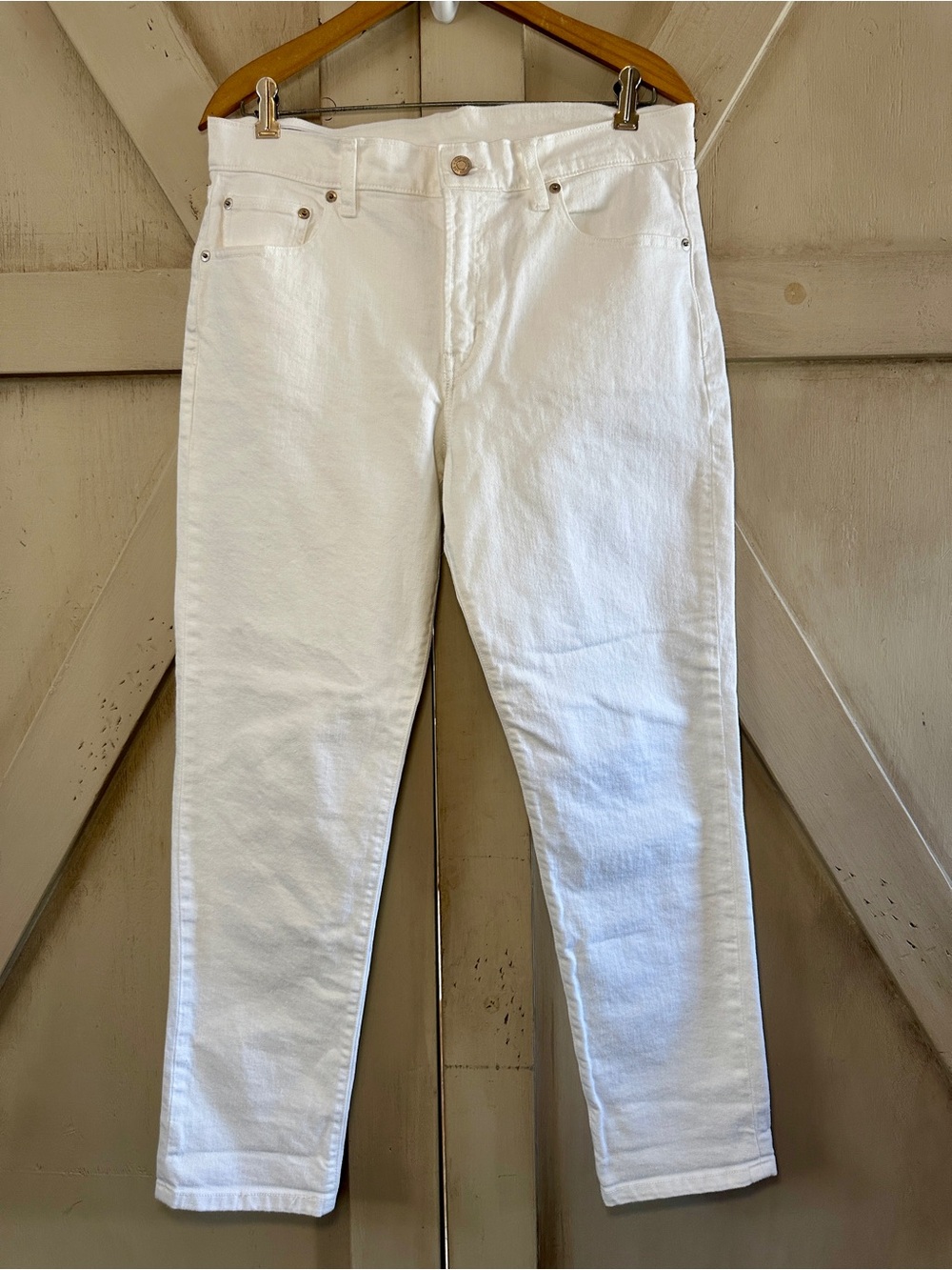 GAP Girlfriend Mid Rise White Jeans Size 29 Regular Cropped Slim Denim